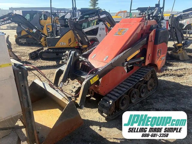 2019 Ditch Witch SK755 chargeuse à direction à glissement