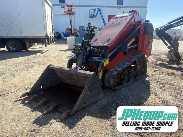 2019 Ditch Witch SK755 chargeuse à direction à glissement