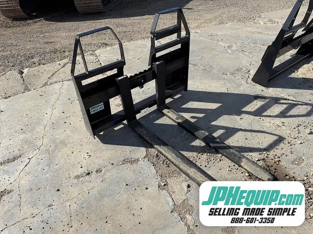 AgTec 1.25x4x48 accessoires pour chargeuse à direction à glissement