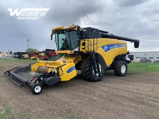 2007 New Holland CX8080 Batteuse