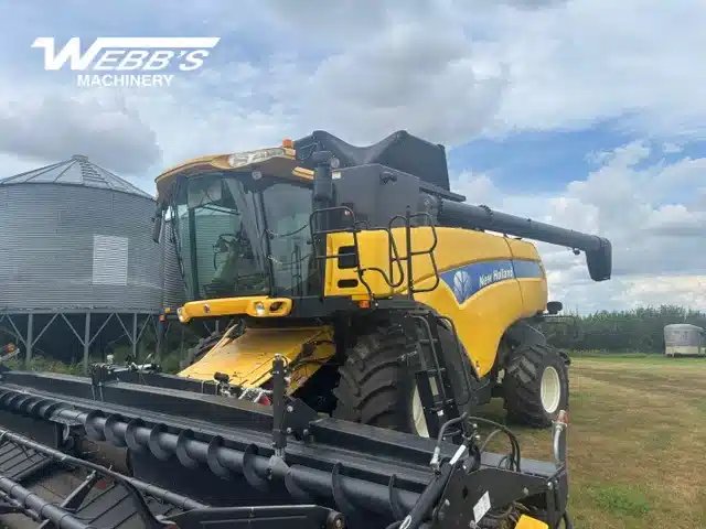 2007 New Holland CX880 Batteuse