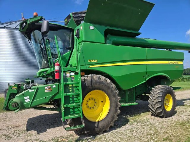 2014 John Deere S660 Batteuse