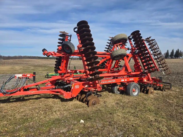 2015 Kuhn Excelerator 8000 Labour vertical