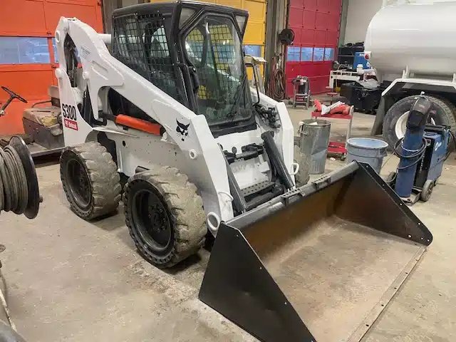 2006 Bobcat S300 chargeuse à direction à glissement