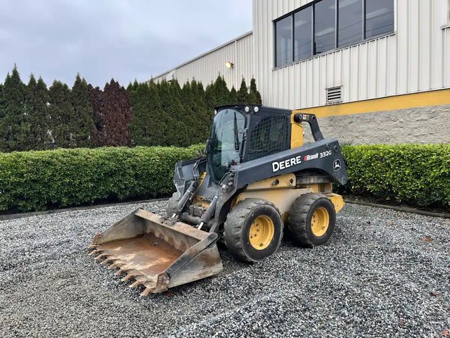 2019 John Deere 332 chargeuse à direction à glissement