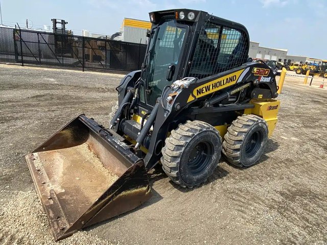2022 New Holland Construction L320 chargeuse à direction à glissement
