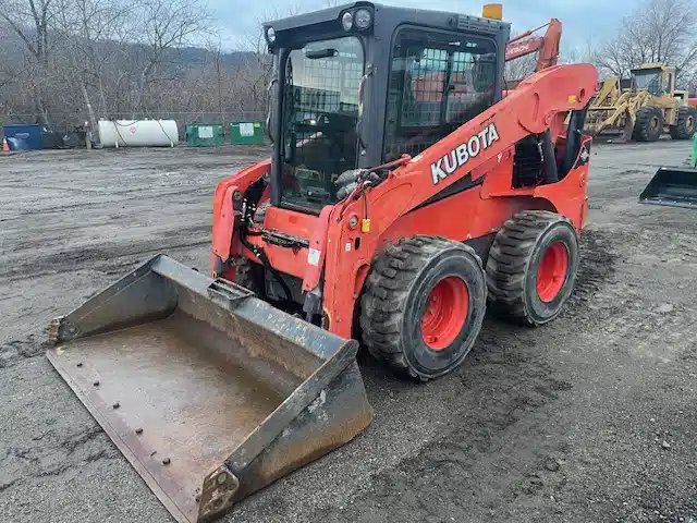 2016 Kubota SSV75 chargeuse à direction à glissement