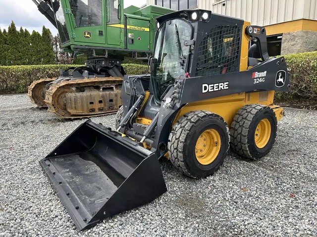 2023 John Deere 324G chargeuse à direction à glissement