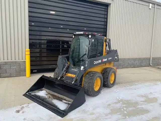 2021 John Deere 324G chargeuse à direction à glissement