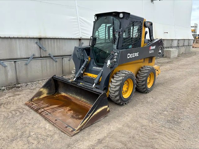 2023 John Deere 320G chargeuse à direction à glissement
