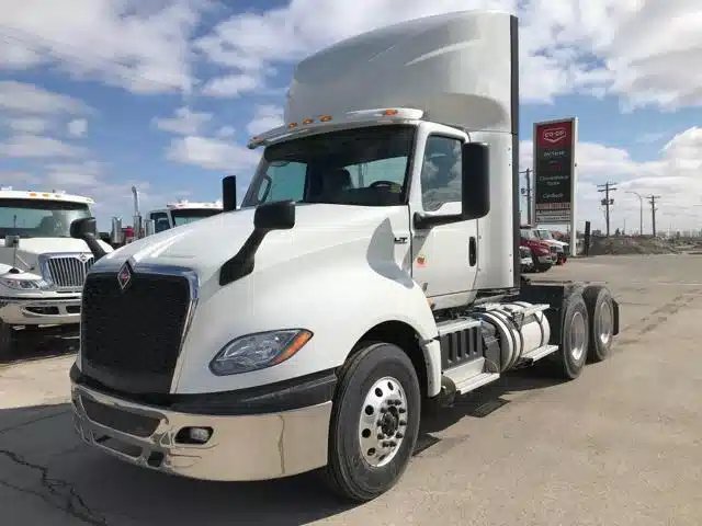 2027 International LT625 Camion dix roues