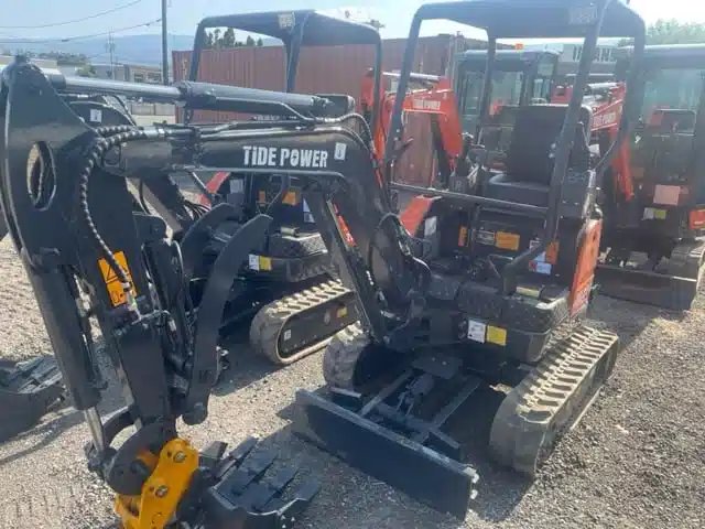 2023 Takeuchi TD20U Excavatrice