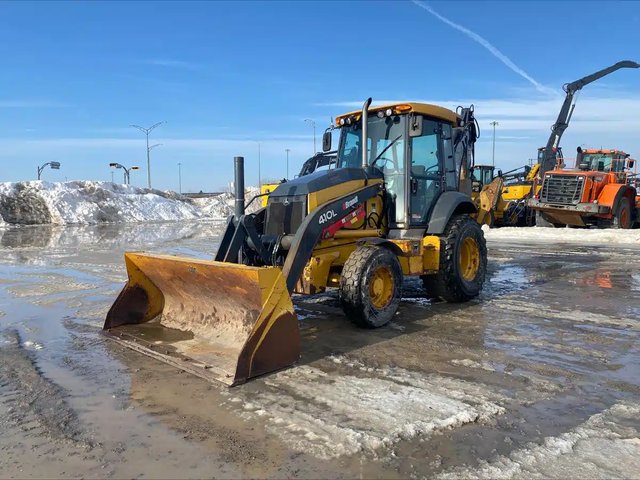 2017 John Deere 410L Rétrocaveuse