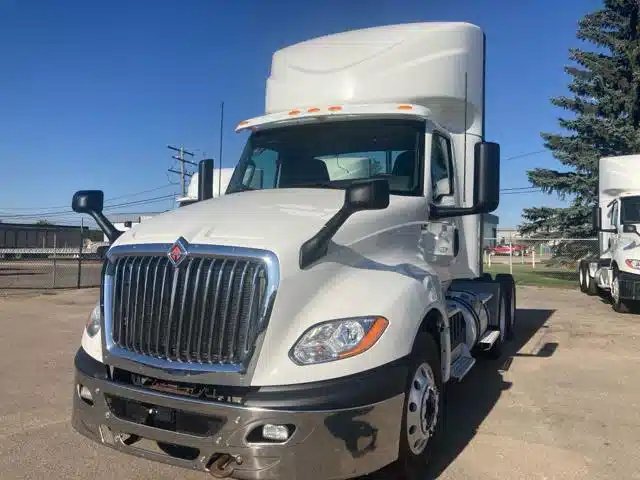 2021 International LT625 Camion dix roues