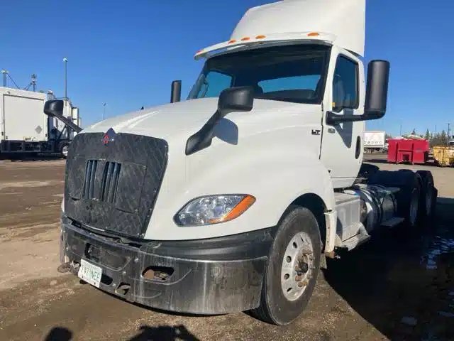 2021 International LT625 Camion dix roues