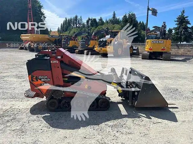2018 Ditch Witch SK755 chargeuse à direction à glissement