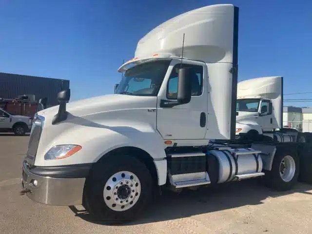 2021 International LT625 Camion dix roues
