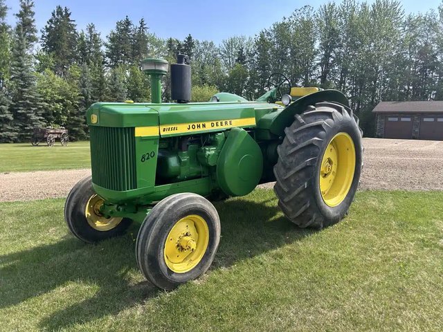 John Deere 820 Faucheuse-conditionneuse