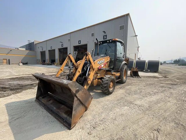 2012 Case 580SN Rétrocaveuse