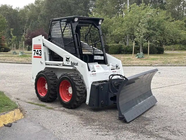 1994 Bobcat 743 chargeuse à direction à glissement