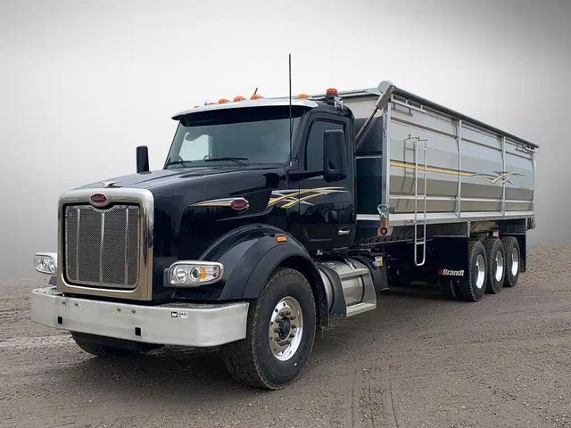 2023 Peterbilt 567 Camion dix roues