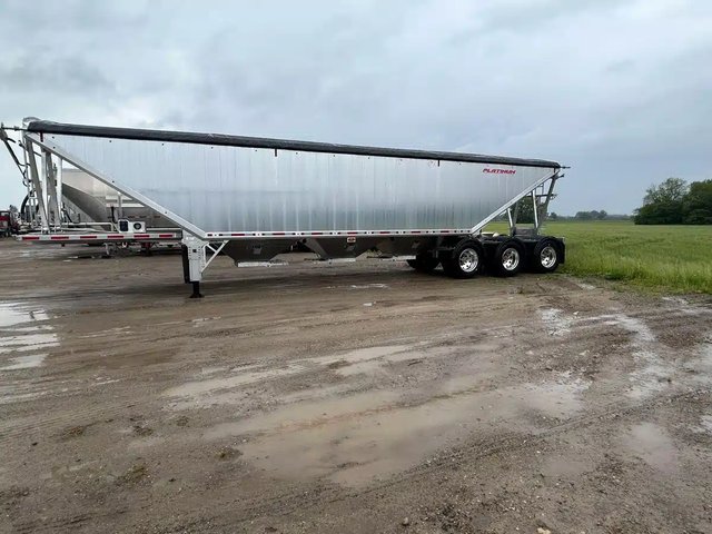 2027 PLATINUM Tridem Three Hopper