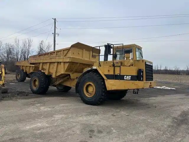 1990 Caterpillar D25D Camion à benne