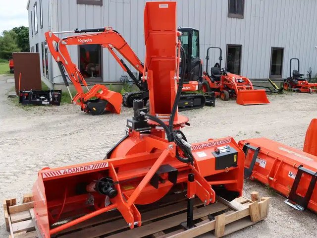 2026 Normand E74-240HYB Souffleur à neige