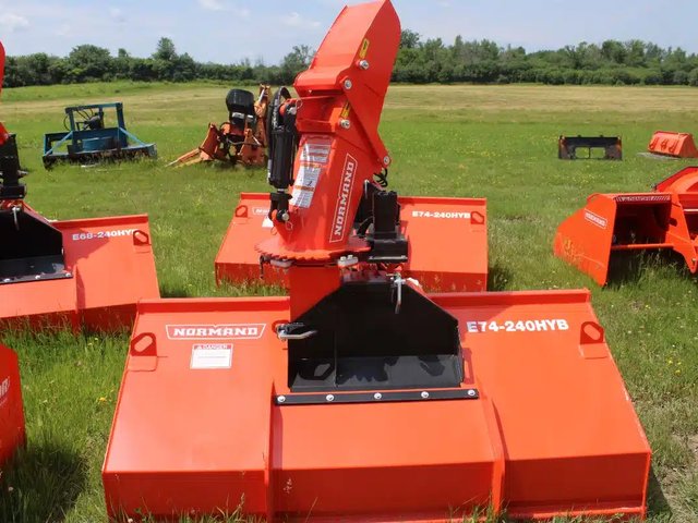 2026 Normand E74-240HYB Souffleur à neige