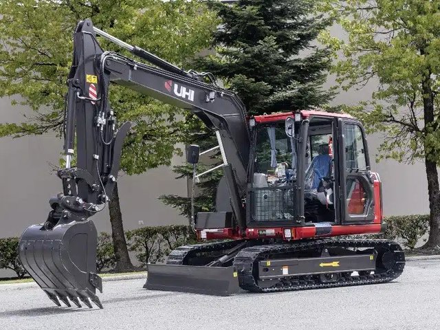 UHI Machinery UME80 Excavatrice