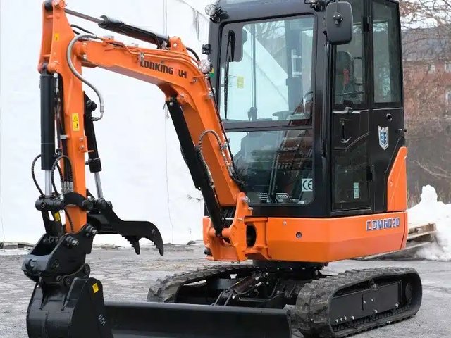 UHI Machinery CDM6020 Excavatrice