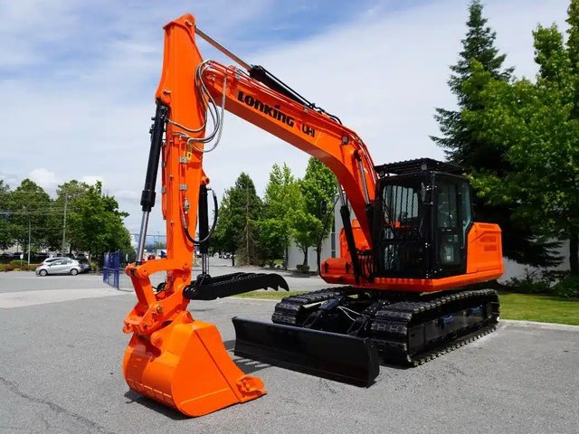 UHI Machinery CDM6150 Excavatrice