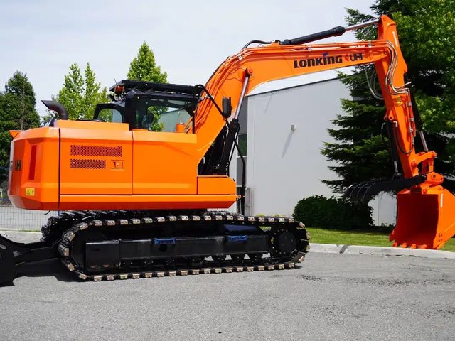 UHI Machinery CDM6150 Excavatrice