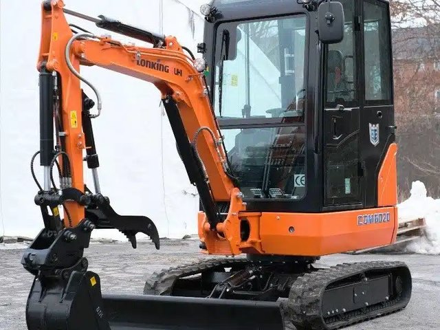 UHI Machinery CDM6020 Excavatrice