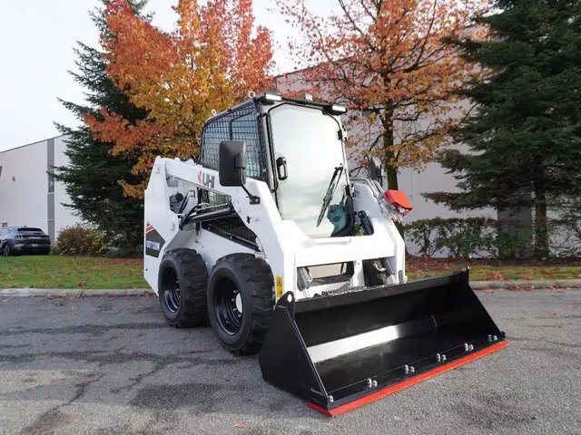 UHI Machinery UST120W chargeuse à direction à glissement
