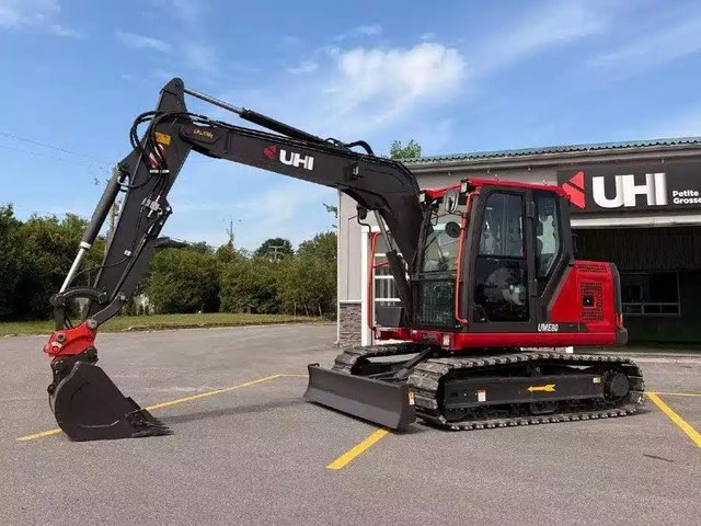 UHI Machinery UME80 Excavatrice