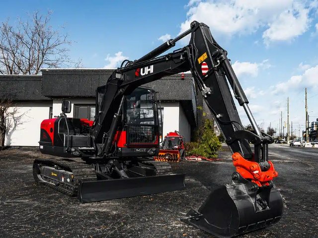 UHI Machinery UME80 Excavatrice