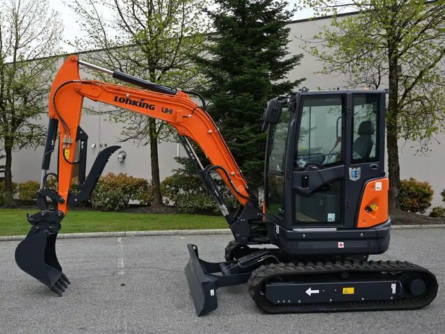 UHI Machinery CDM6035 Excavatrice