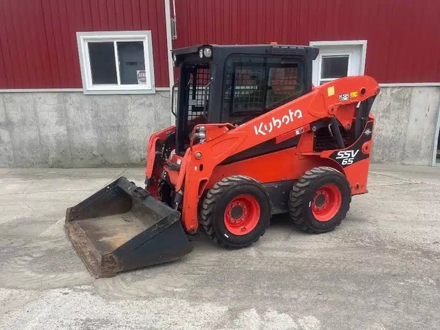 2022 Kubota SSV65 chargeuse à direction à glissement