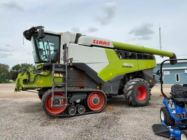 2021 CLAAS LEXION 8600TT Batteuse