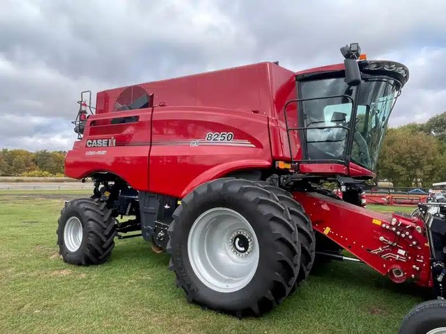 2024 Case IH 8250 Batteuse