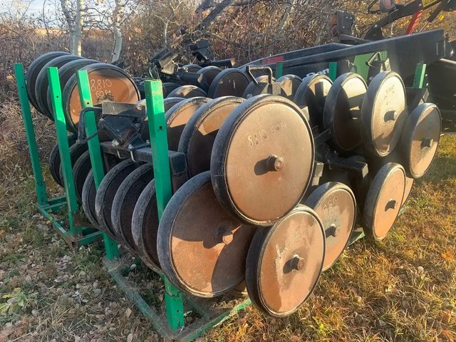 2000 Bourgault 8810 Rouleau émotteur'