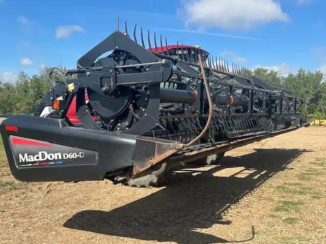 2009 MacDon M150 Andaineur