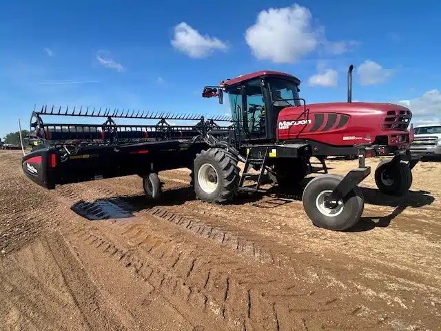 2012 MacDon M 155 Andaineur