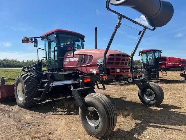 2012 MacDon M 200 Andaineur