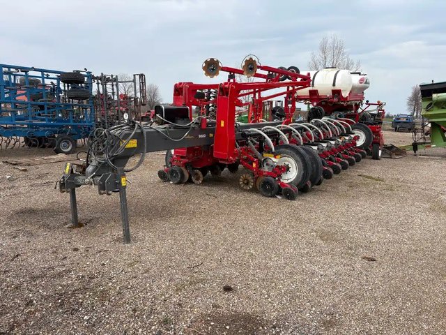 2016 White 9824 Planteur