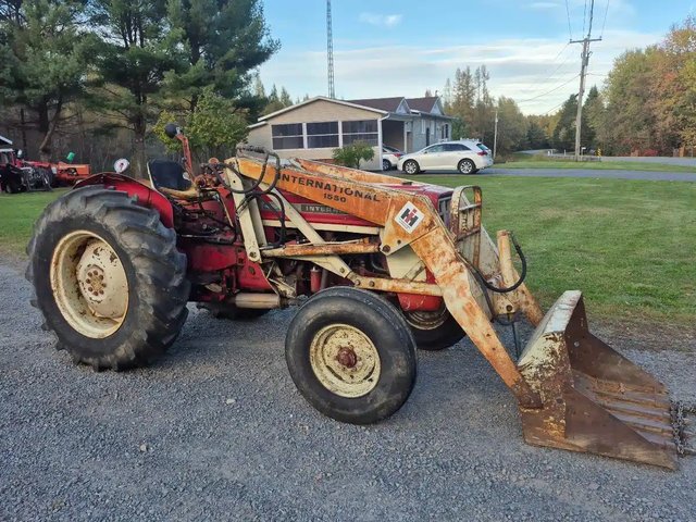 1977 International 444 Tracteur
