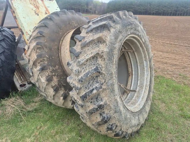 Unverferth 18.4X38 Roues double