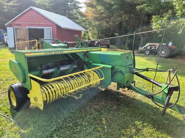 John Deere 336 presse à balle carrée - petite