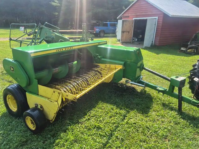 John Deere 337 presse à balle carrée - petite